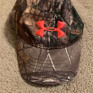 Women’s Under armour adjustable camo hat
